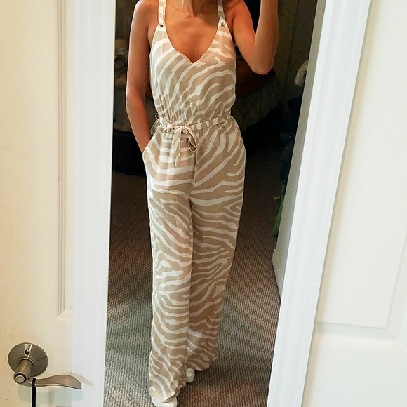 H&M Pants - Adorable Patterned Jumpsuit!